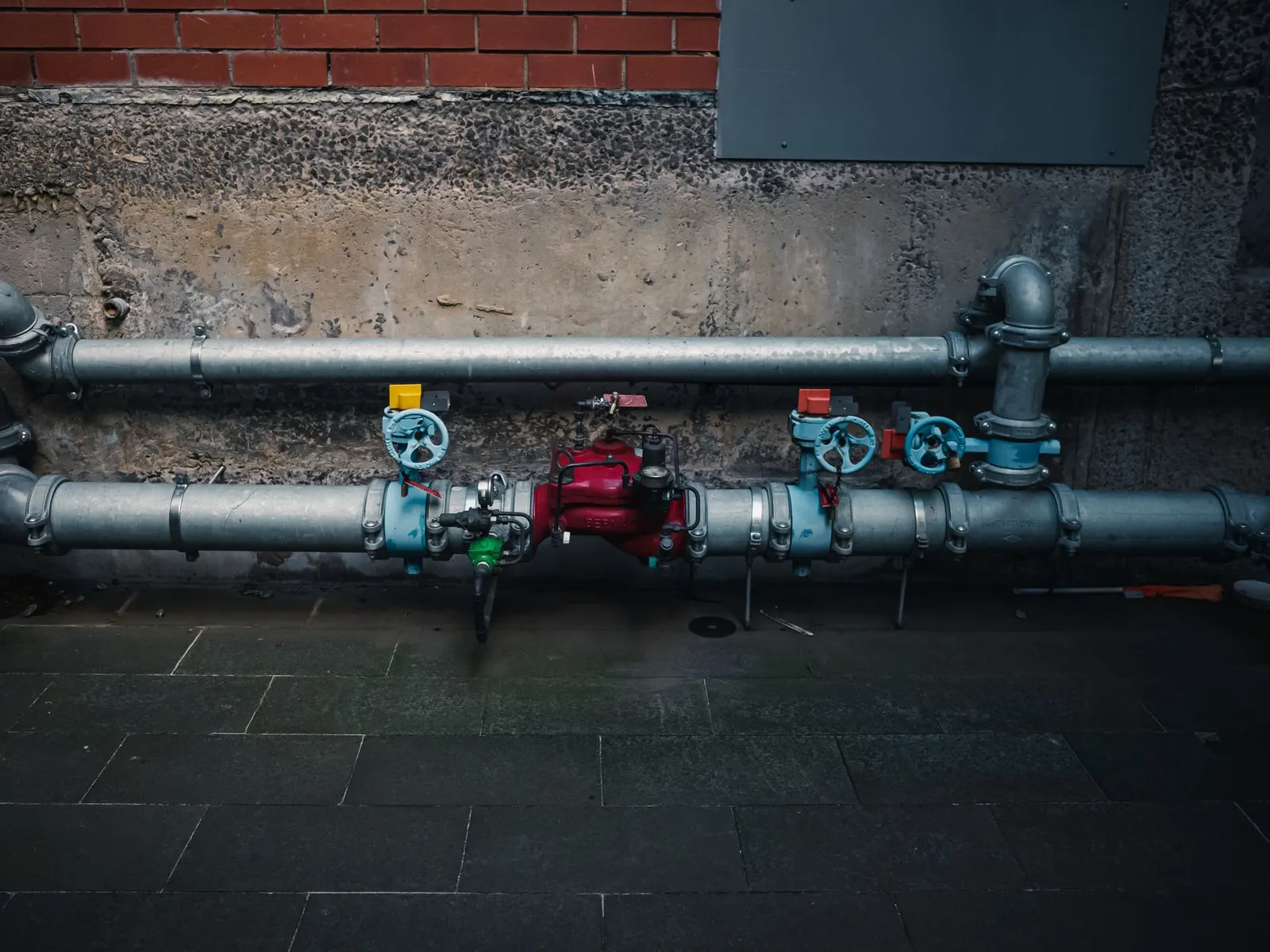 Industrial pipework with valves and fittings